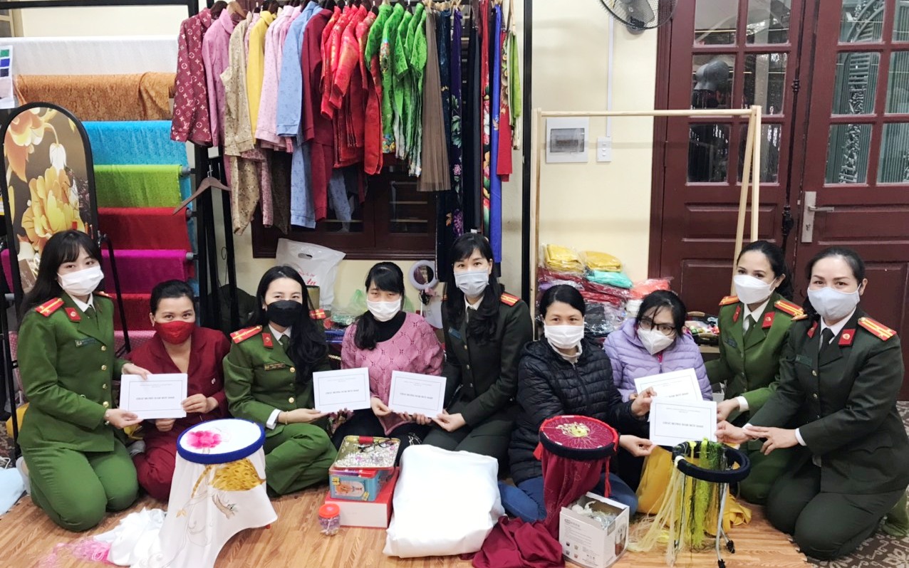 Hội Phụ nữ Công an thành phố: Thăm, tặng quà hội viên và các hoàn cảnh khó khăn dịp Tết Nhâm Dần 2022